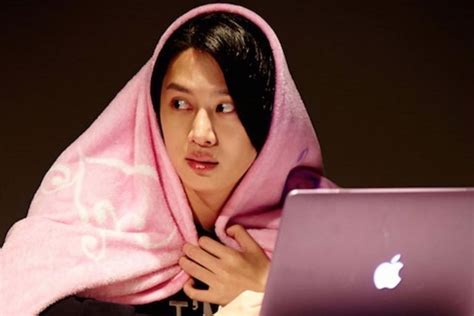 The Rabbit Hole That Is Stan Twitter: Funny Tweets That Are The K.